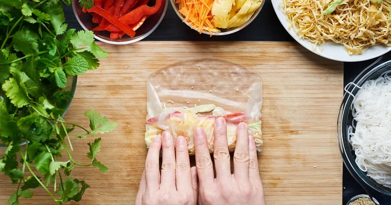 Comment rouler un nem sans le déchirer (la technique qui marche)